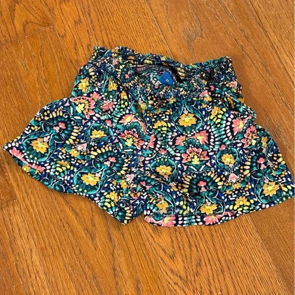 Old Navy girls pull on floral shorts size 3T
